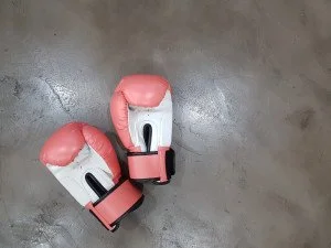 Box - Ce trebuie sa stim despre saci de box, manusi, casti, palmare si protectii?