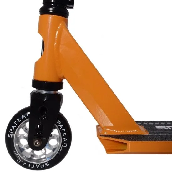 Trotineta SPARTAN Stunt Medium, Negru/Portocaliu Trotineta SPARTAN Stunt Medium, Negru/Portocaliu